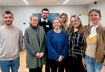 Les membres de l'association Mets d'Artdennes avec les producteurs présents au marché, et Adeline GRULET fondatrice du Guide du Bien Manger