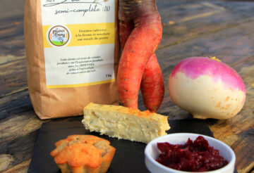 Planche apéritive avec chutney de betterave rouge, terrine de navet (légumes du Jardin de Perrine) et muffins au Maroilles et aux champignons des bois accompagnée de farine semi-complète des Graines d'Emmy