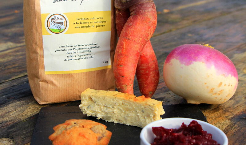 Planche apéritive avec chutney de betterave rouge, terrine de navet (légumes du Jardin de Perrine) et muffins au Maroilles et aux champignons des bois accompagnée de farine semi-complète des Graines d'Emmy