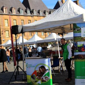 Rencontre avec les élus de la Chambre d'agriculture des Ardennes lors du marché "Place aux producteurs" à Charleville-Mézières